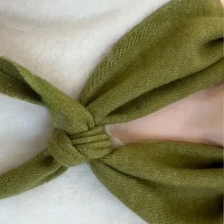 Korean-Style Triangle Knit Scarf – Soft Winter Wrap for Women