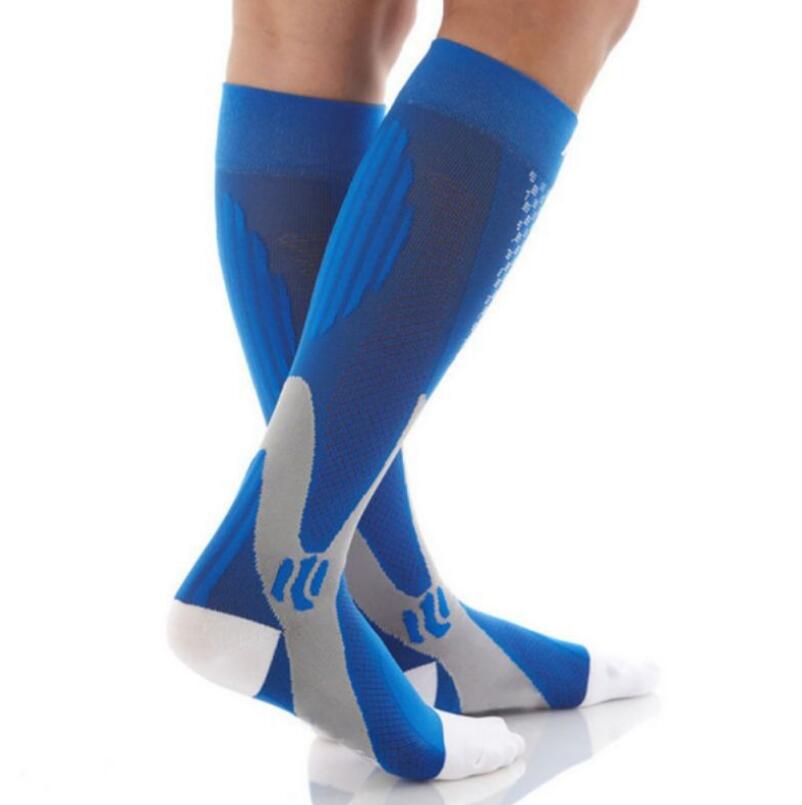 Graduated compression knee socks for running