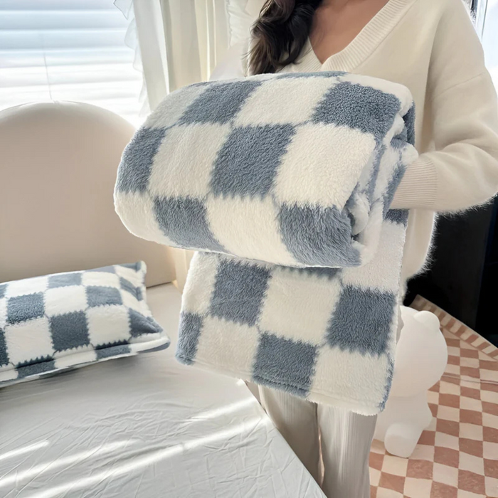 Plushridge™ Super Soft Fleece Blanket – Light, Breathable and Warm
