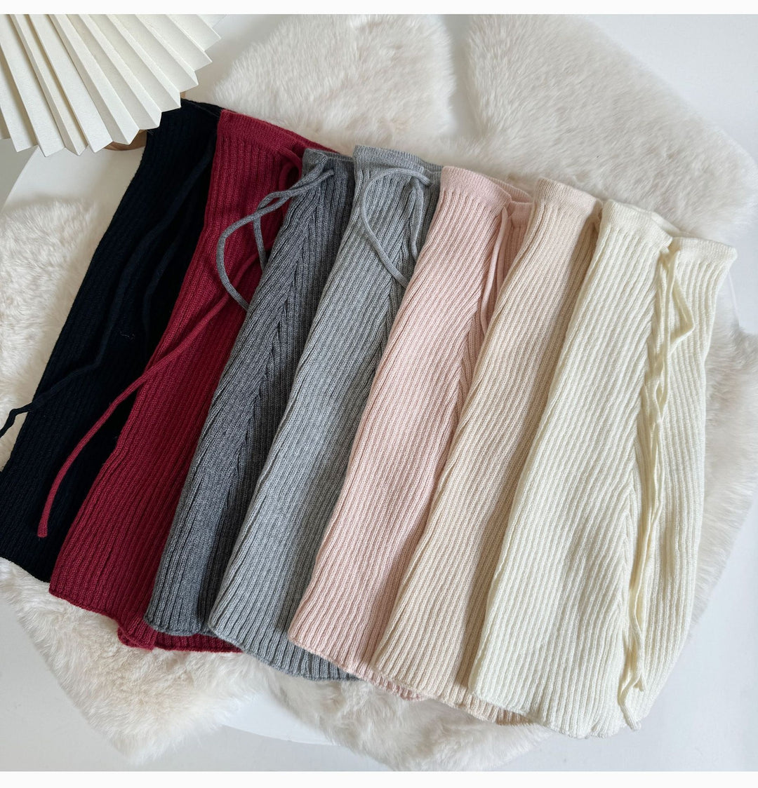 Flared ribbed leg warmers with tie