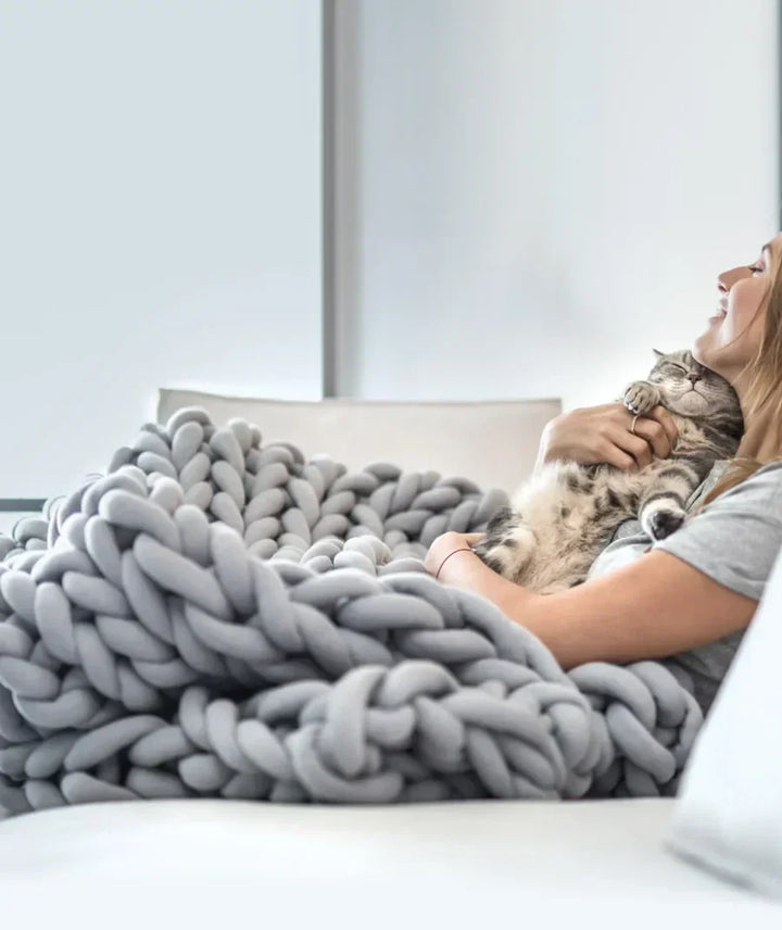 Chunky Knit Handmade Weighted Throw – Ultra-Cozy &amp; Stylish Blanket