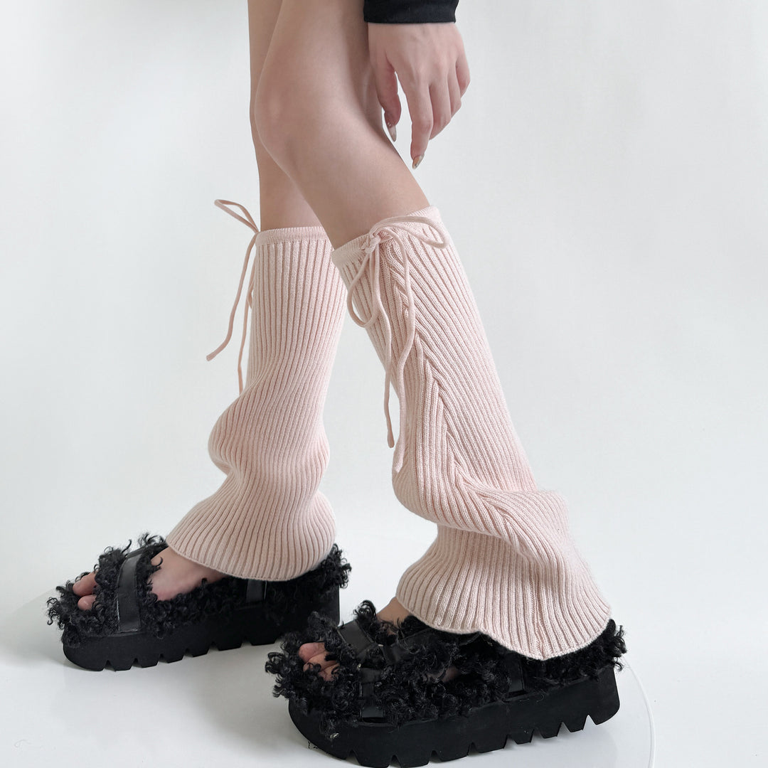 Flared ribbed leg warmers with tie