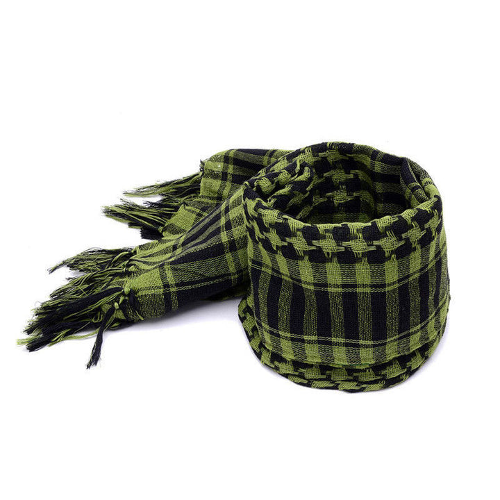 Man wearing a tan shemagh scarf