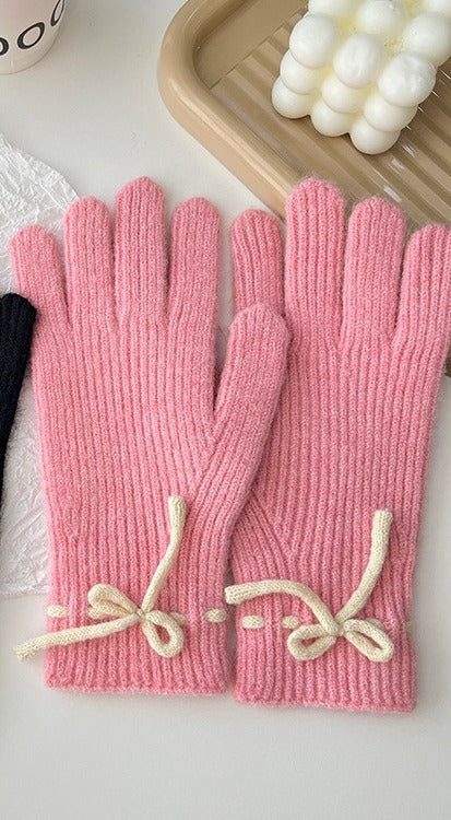 Pink ribbed knit gloves with bow