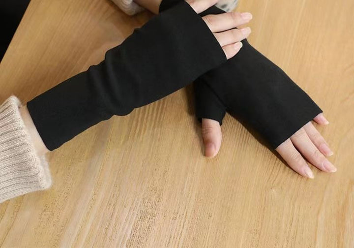 Gray knit fingerless hand warmers