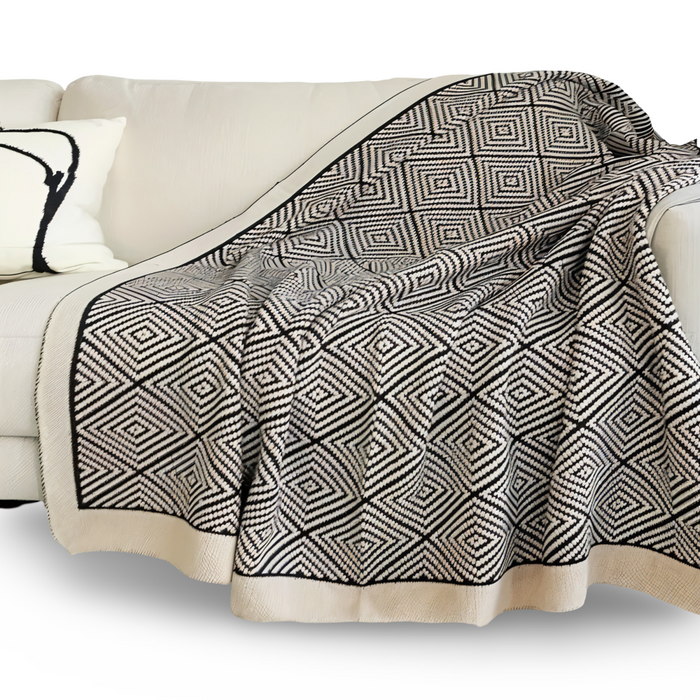 Plushridge™ Geometric Fleece Throw Blanket in Black and White – Soft and Light