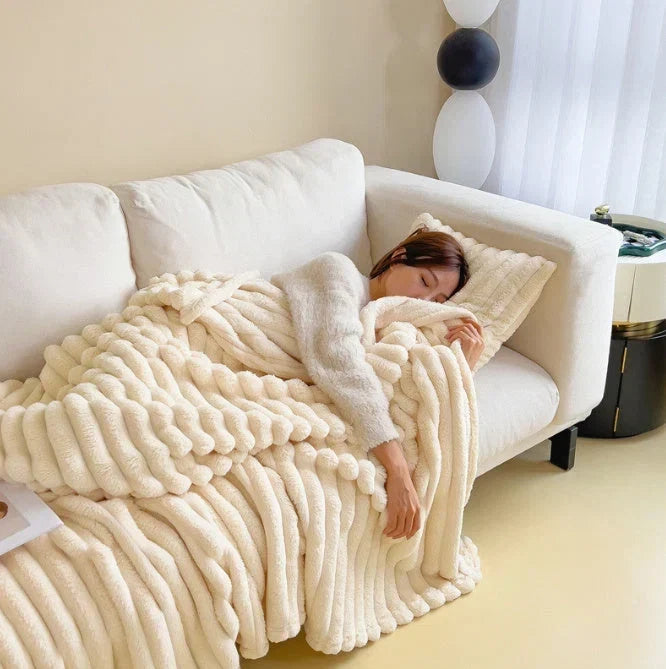 Plushridge™ Fluffy Fleece Throw Blanket – Lightweight and Machine Washable