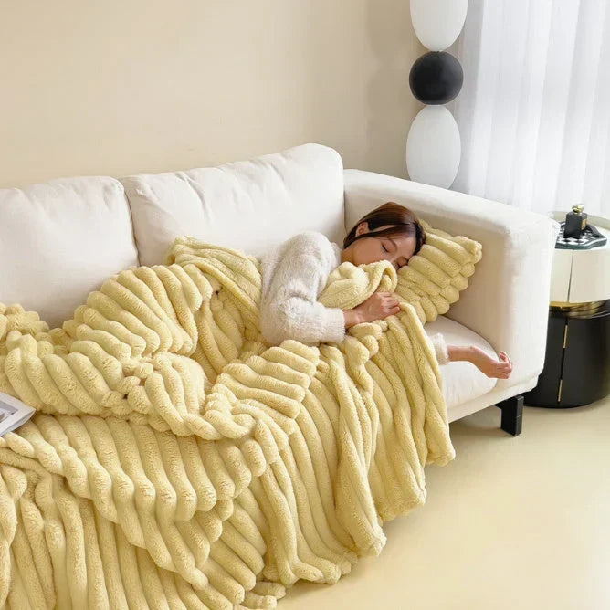 Plushridge™ Fluffy Fleece Throw Blanket – Lightweight and Machine Washable