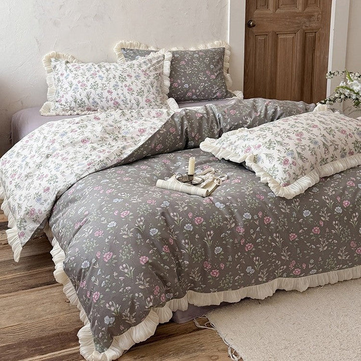 Plushridge™ Reversible Vintage Floral Quilt Set with Ruffle and Pillowcases