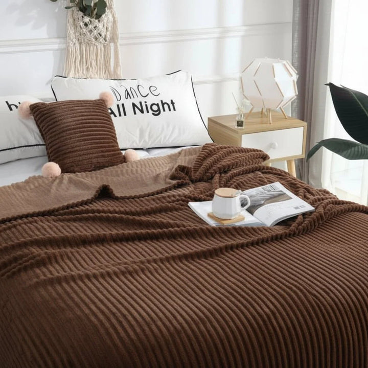 STRIPEWARM – Wide Flannel Fleece Blanket with Striped Pattern
