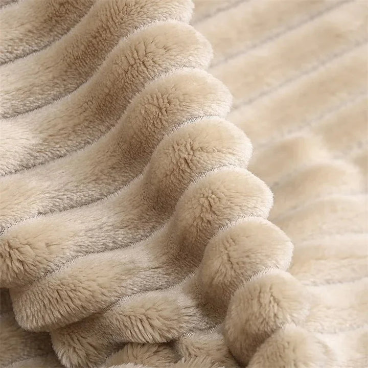 STRIPEWARM – Wide Flannel Fleece Blanket with Striped Pattern