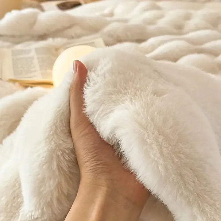 PlushCozy - Faux Fur Winter Blanket