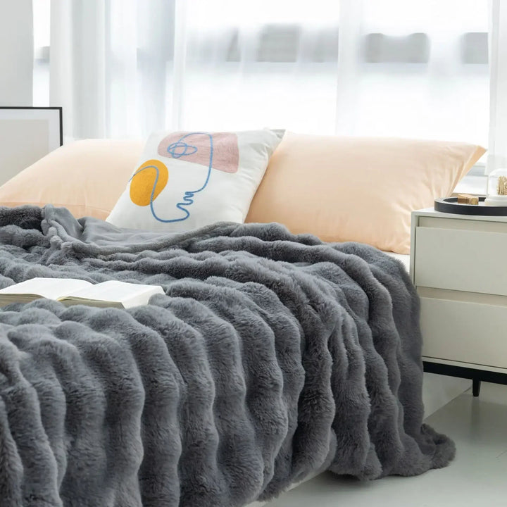 PlushCozy - Faux Fur Winter Blanket