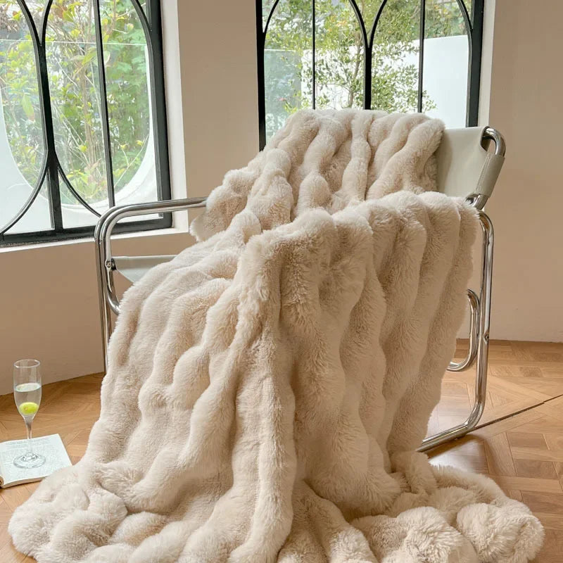 PlushCozy - Faux Fur Winter Blanket
