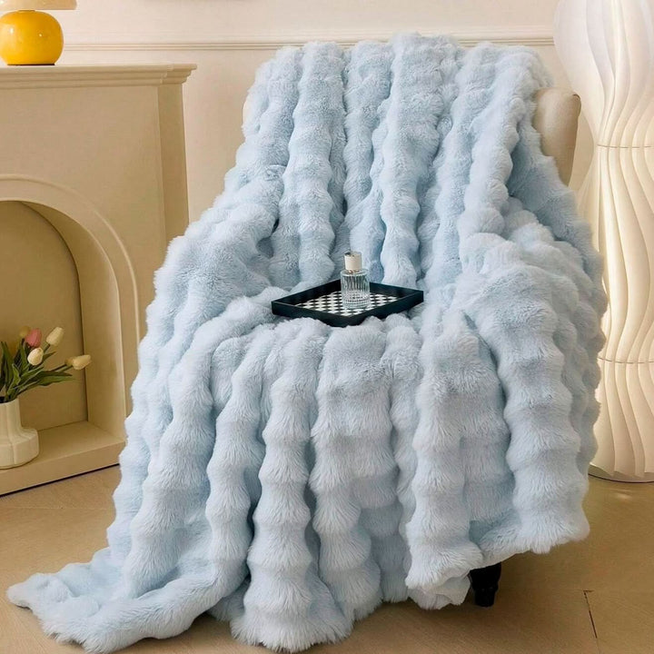 HUGMEHOME – Ultra-Soft Blanket for Cozy Comfort All Year Round