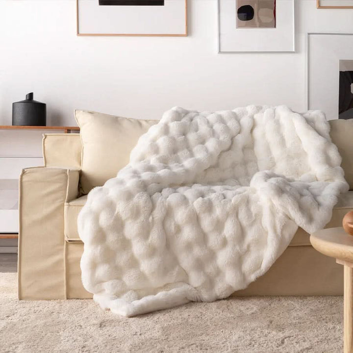 HUGMEHOME – Ultra-Soft Blanket for Cozy Comfort All Year Round