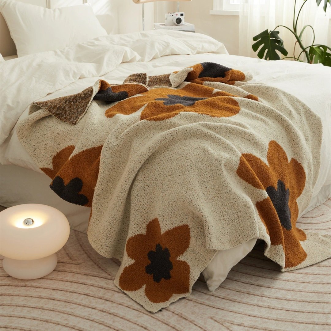 Elegance and warmth for your home with the soft flower blanket