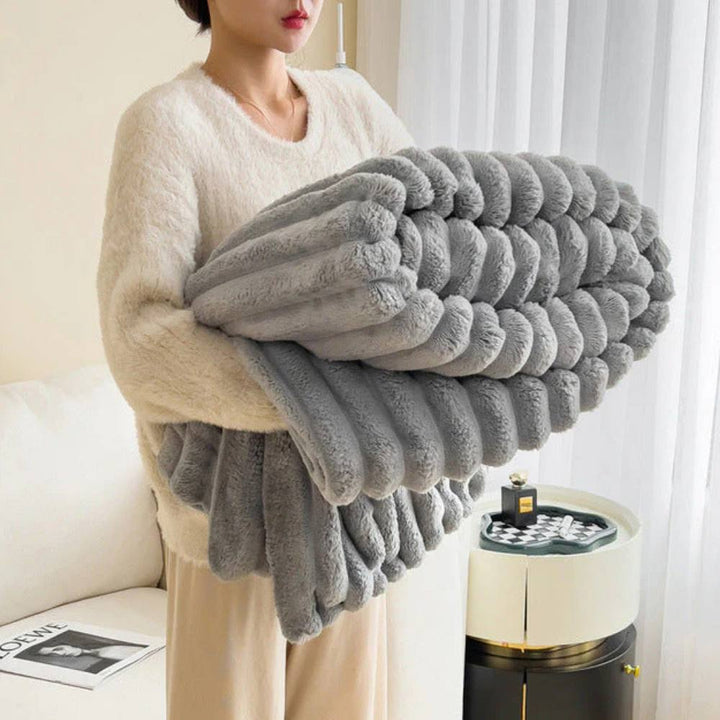 Faux Fur Throw Blanket – Plush, Lightweight and Luxurious